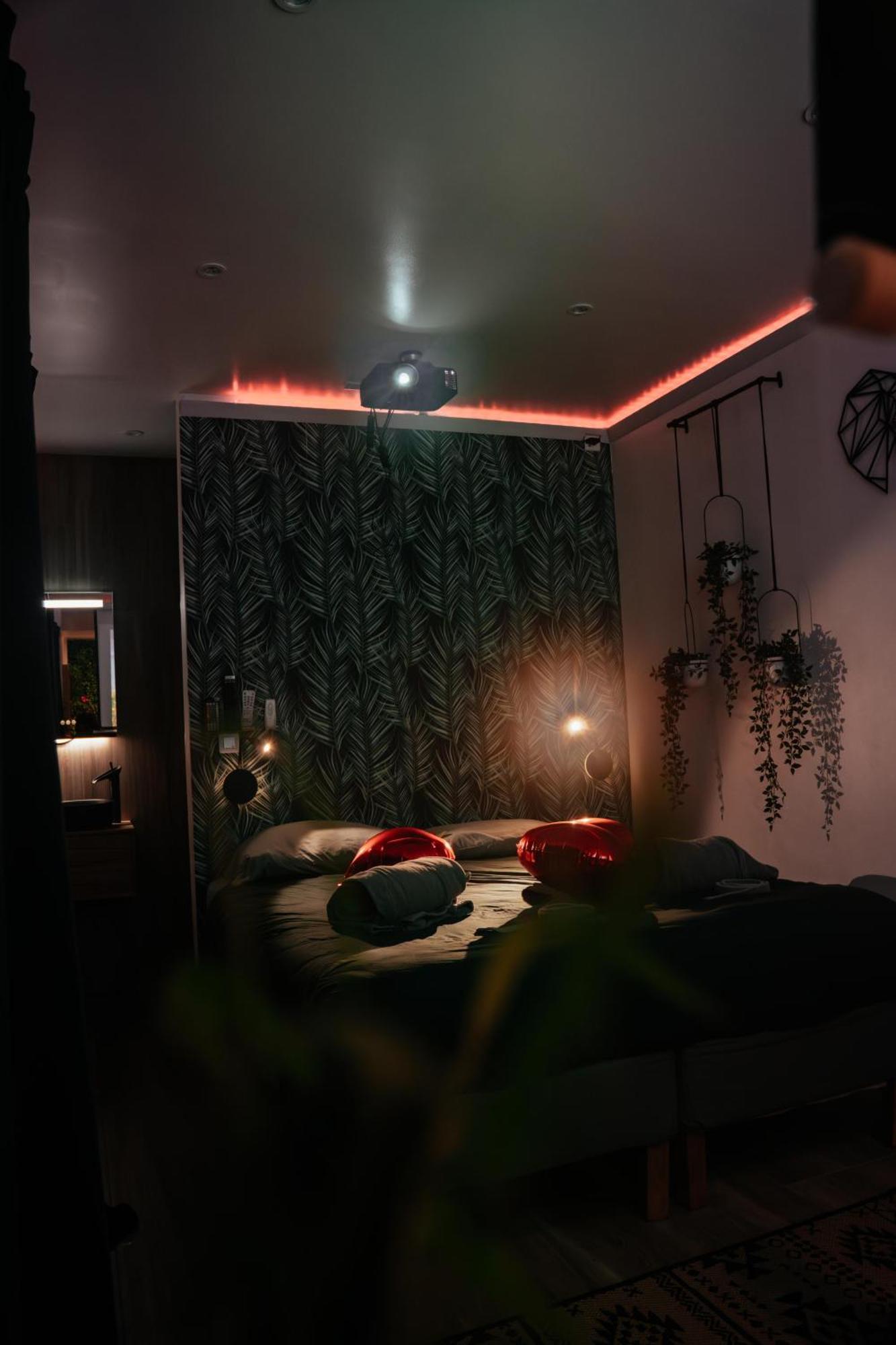 Capsule Thailande I Sauna I Balneo I Console I Jeux En Bois I Cinema I Cour Interieure Trith-Saint-Leger Ngoại thất bức ảnh